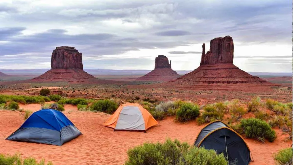 Camper dans le désert du Nevada : rester au chaud quand la nuit tombe